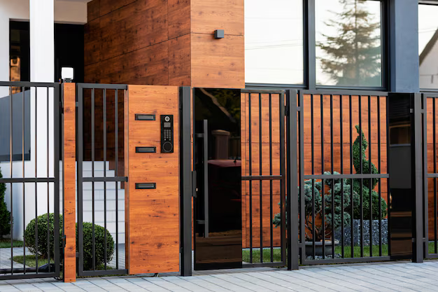 Decorative aluminium gate installation